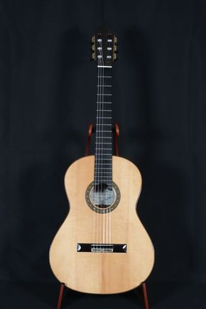 �ڹ�߷ůϺ  Dinastia  ��/�ϥ�����ñ�ġ�640mm�� 2011ǯ / ���� / ��� / ������ /  715,000�� / ������ͭ